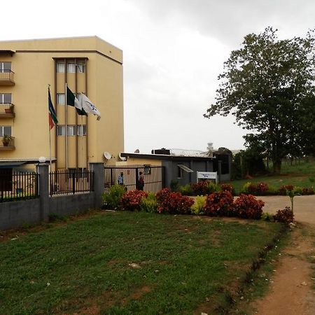 Blue Lodge Hotel ลากอส ภายนอก รูปภาพ