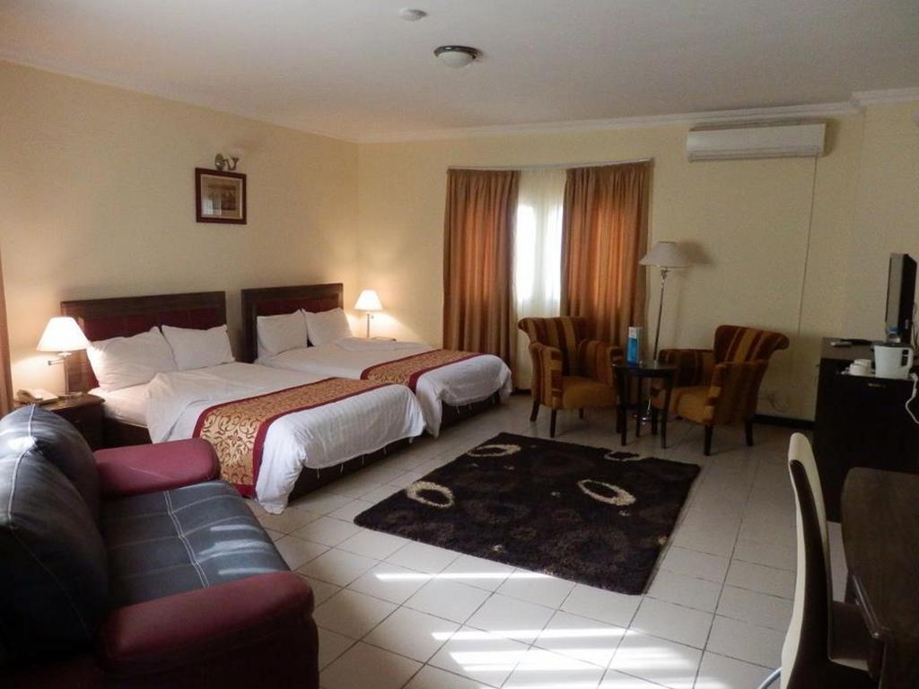 Blue Lodge Hotel ลากอส ห้อง รูปภาพ